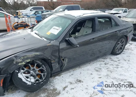 2017 Chrysler 300 300S Awd z USA, uszkodzony, nr VIN 2C3CCAGG7HH512718